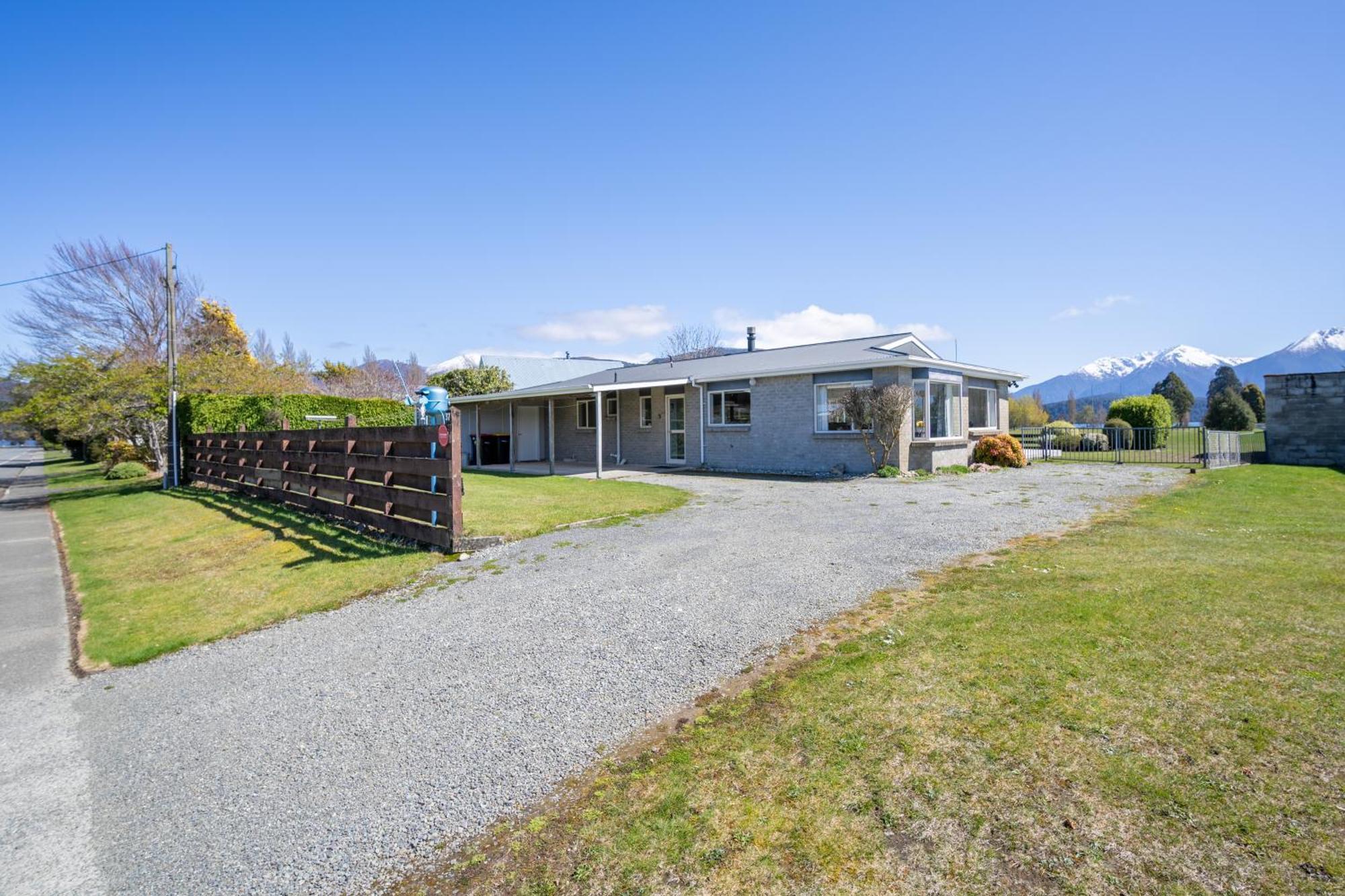 Kepler Retreat - Te Anau Holiday Home Exterior photo